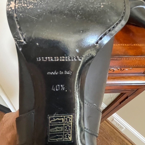 Luxury Designer Burberry Tall Black Zip -up Leather Boots - Picture 9 of 16